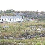 Ved hvert forblåste hus - en trampoline...